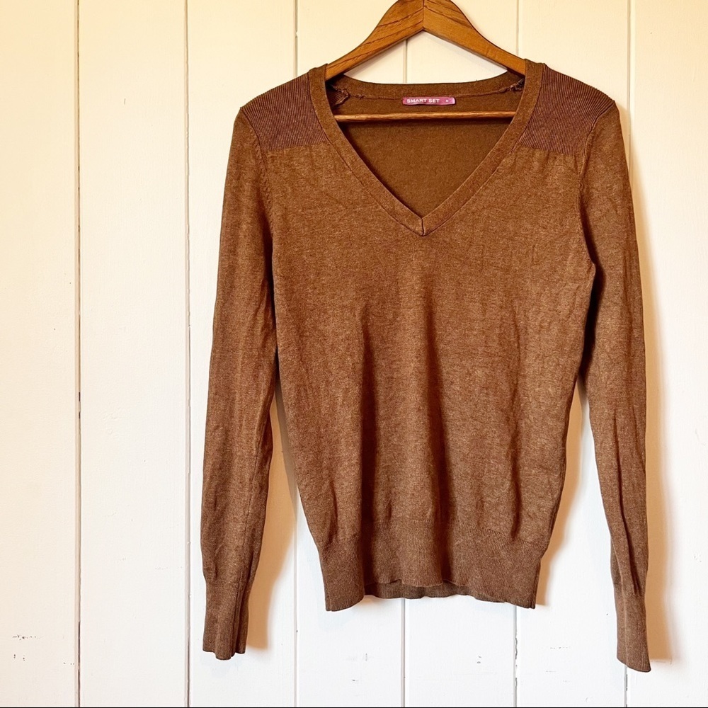 Smart Set Brown V-Neck Long Sleeve. Size Medium.